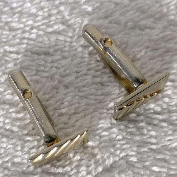 Vintage Gold Tone Metal  Rectangle Textured Cufflinks - Picture 5 of 9